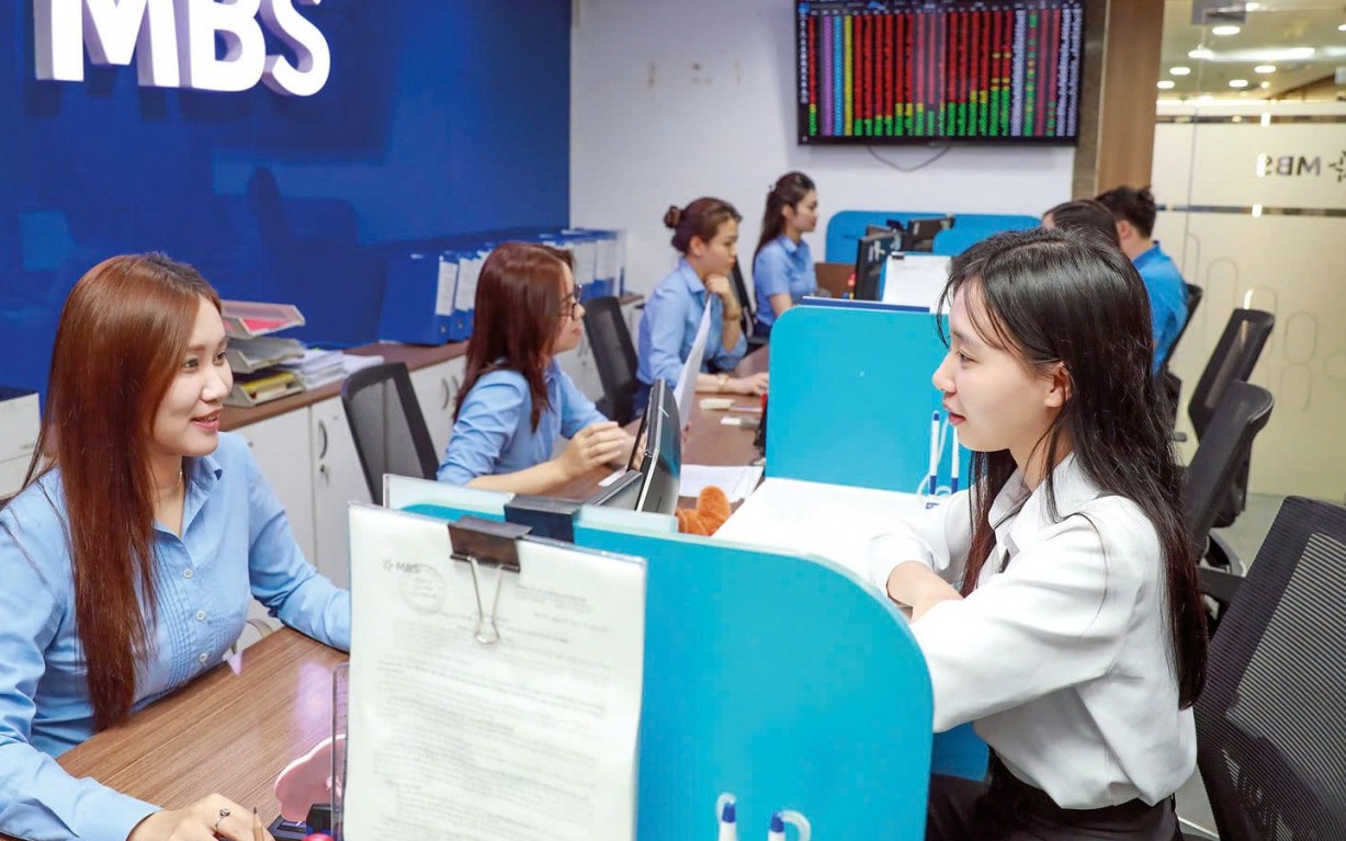 Động lực vĩ mô và hiệu ứng nâng hạng tiếp sức chứng khoán Việt Nam