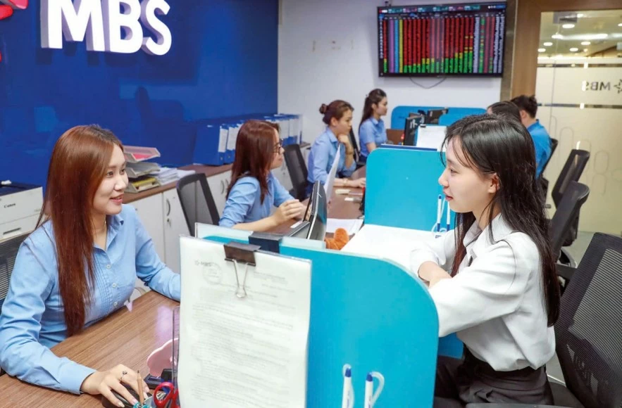 Động lực vĩ mô và hiệu ứng nâng hạng tiếp sức chứng khoán Việt Nam Động lực vĩ mô và hiệu ứng nâng hạng tiếp sức chứng khoán Việt Nam