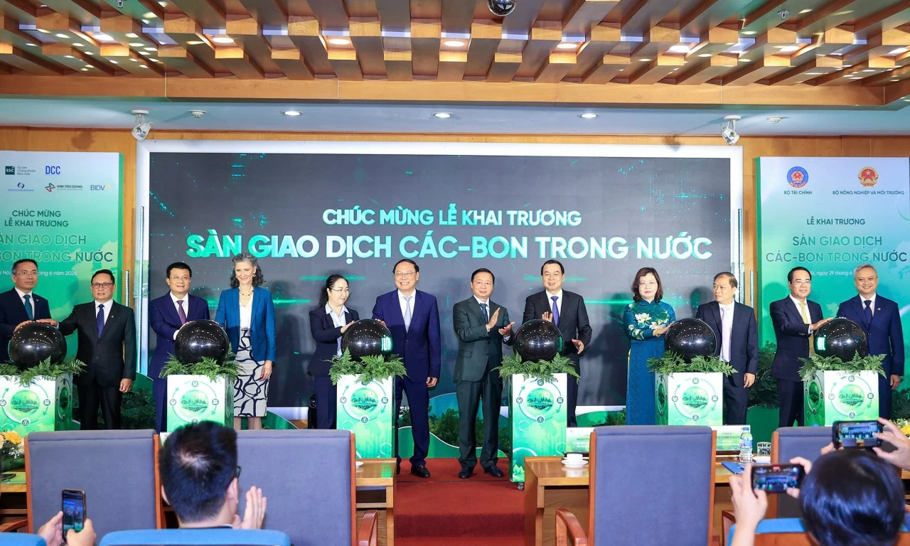 Khai trương Sàn giao dịch các-bon trong nước, mở ra thị trường mới cho tăng trưởng xanh Khai trương Sàn giao dịch các-bon trong nước, mở ra thị trường mới cho tăng trưởng xanh