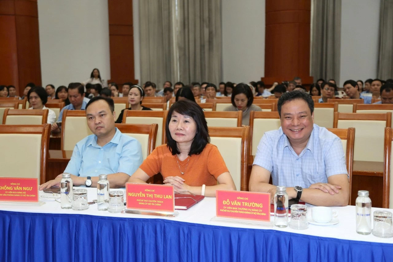 Đảng bộ Bộ Tài chính học tập, quán triệt và triển khai Nghị quyết số 10-NQ/TW của Bộ Chính trị Đảng bộ Bộ Tài chính học tập, quán triệt và triển khai Nghị quyết số 10-NQ/TW của Bộ Chính trị
