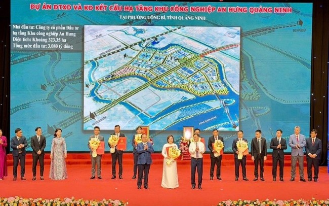 Quảng Ninh trao chứng nhận đầu tư cho 18 dự án gần 45.000 tỷ đồng