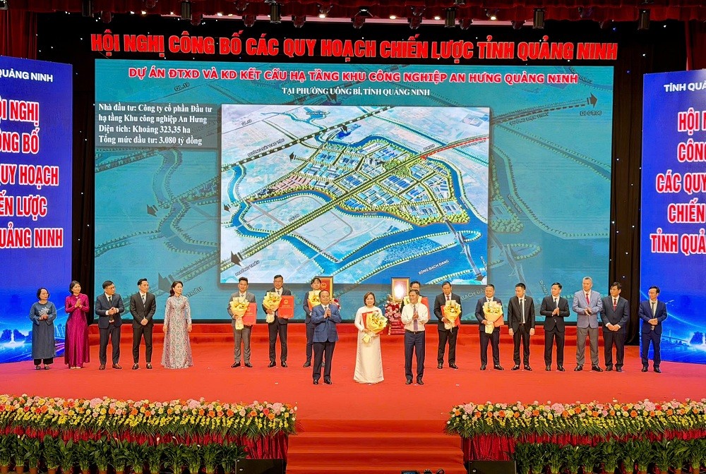 Quảng Ninh trao chứng nhận đầu tư cho 18 dự án gần 45.000 tỷ đồng