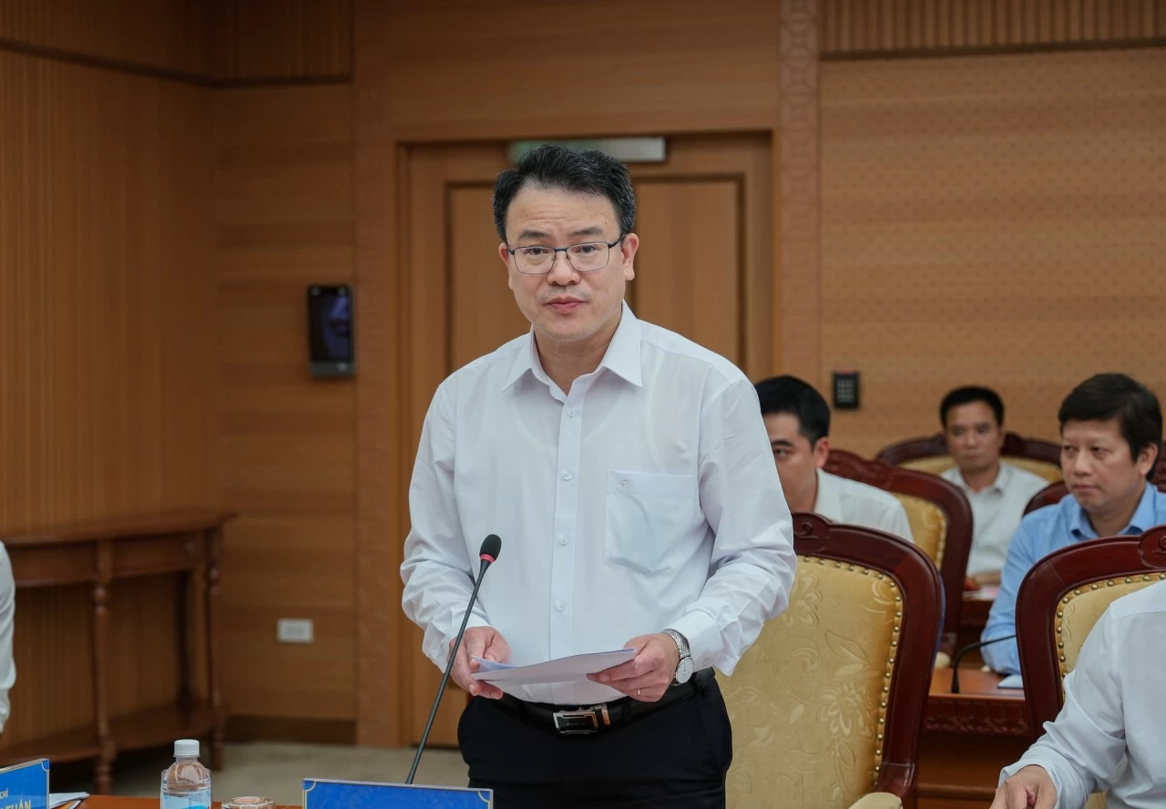 Đoàn công tác của Quốc hội làm việc với Bộ Tài chính về mục tiêu tăng trưởng hai con số Đoàn công tác của Quốc hội làm việc với Bộ Tài chính về mục tiêu tăng trưởng hai con số