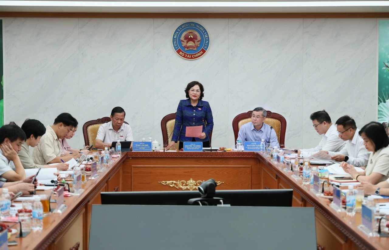 Đoàn công tác của Quốc hội làm việc với Bộ Tài chính về mục tiêu tăng trưởng hai con số Đoàn công tác của Quốc hội làm việc với Bộ Tài chính về mục tiêu tăng trưởng hai con số