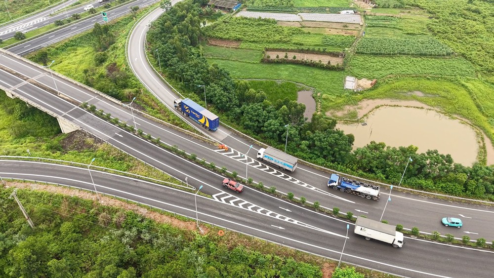 Bầu Hiển và tư duy kiến tạo cực tăng trưởng trên những vùng đất