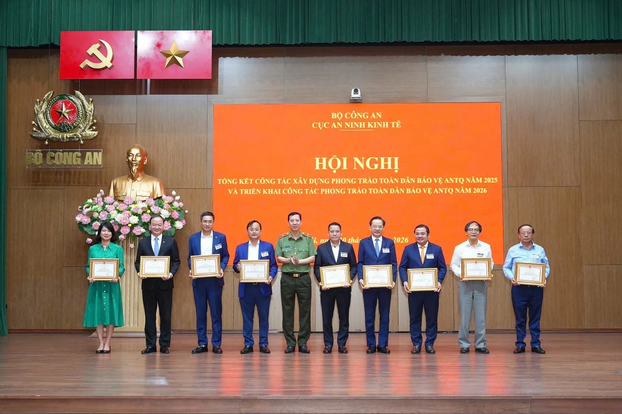 Vinachem được Cục An ninh kinh tế, Bộ Công an khen trưởng trong phong trào Toàn dân bảo vệ an ninh Tổ quốc Vinachem được Cục An ninh kinh tế, Bộ Công an khen trưởng trong phong trào Toàn dân bảo vệ an ninh Tổ quốc