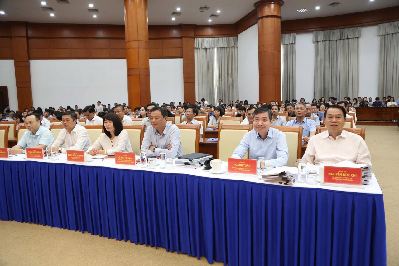 Hội nghị toàn quốc sơ kết 1 năm vận hành mô hình tổ chức tổng thể của hệ thống chính trị, mô hình chính quyền 3 cấp Hội nghị toàn quốc sơ kết 1 năm vận hành mô hình tổ chức tổng thể của hệ thống chính trị, mô hình chính quyền 3 cấp