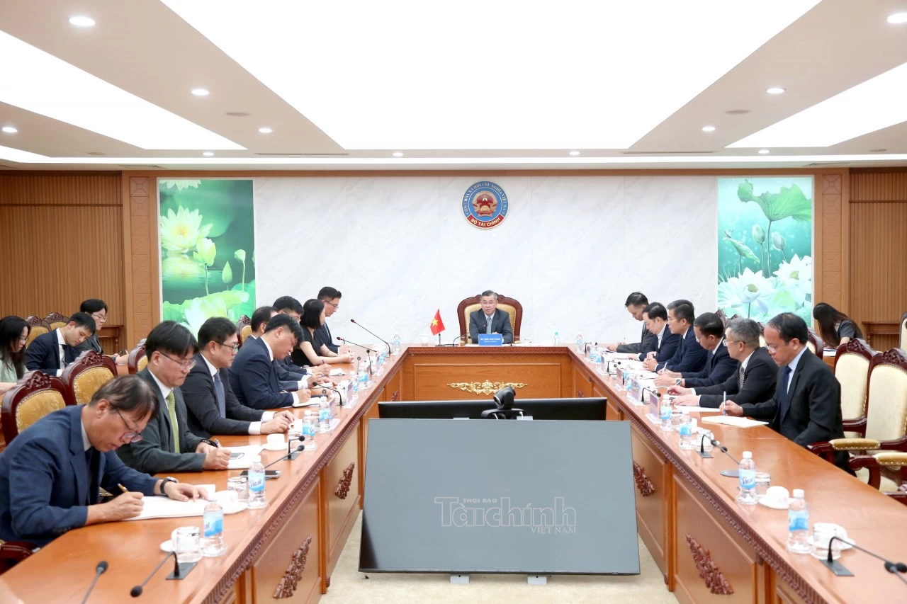 Bộ trưởng Ngô Văn Tuấn tiếp CFO Tập đoàn Samsung Park Soon Cheol Bộ trưởng Ngô Văn Tuấn tiếp CFO Tập đoàn Samsung Park Soon Cheol