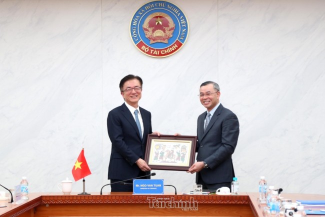 Bộ trưởng Ngô Văn Tuấn tiếp CFO Tập đoàn Samsung Park Soon Cheol
