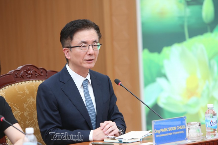 Bộ trưởng Ngô Văn Tuấn tiếp CFO Tập đoàn Samsung Park Soon Cheol Bộ trưởng Ngô Văn Tuấn tiếp CFO Tập đoàn Samsung Park Soon Cheol