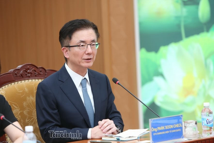 Bộ trưởng Ngô Văn Tuấn tiếp CFO Tập đoàn Samsung Park Soon Cheol Bộ trưởng Ngô Văn Tuấn tiếp CFO Tập đoàn Samsung Park Soon Cheol