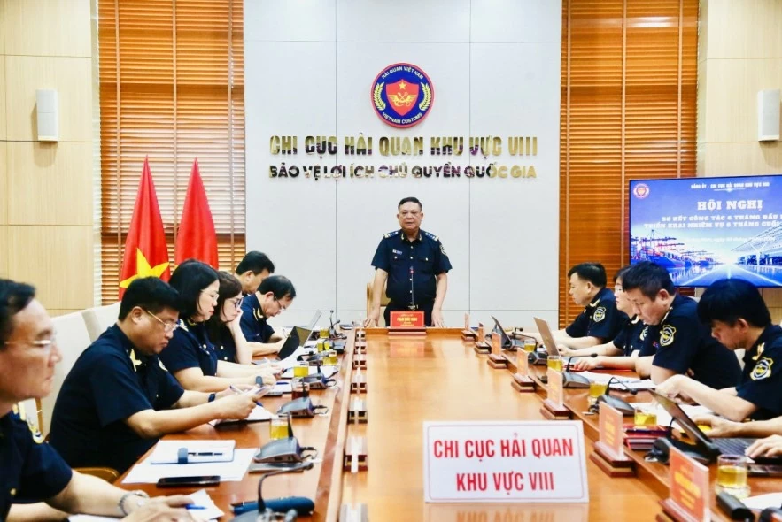 Hải quan khu vực VIII tạo thuận lợi thương mại, thu ngân sách gần 9.820 tỷ đồng Hải quan khu vực VIII tạo thuận lợi thương mại, thu ngân sách gần 9.820 tỷ đồng