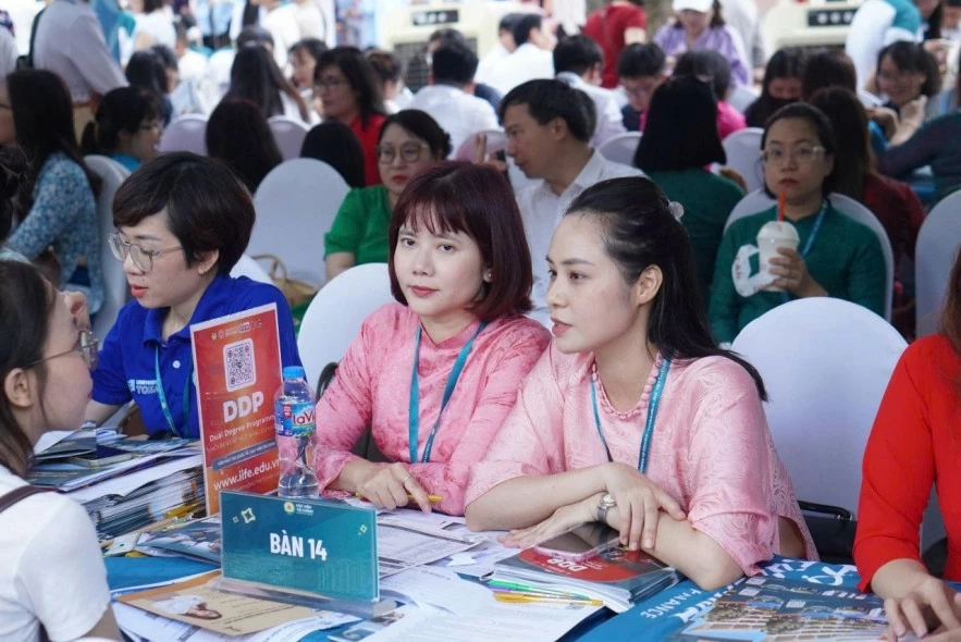 Điều chỉnh nguyện vọng đại học: Vì sao nhóm ngành Tài chính, Ngân hàng, Kế toán, Kiểm toán vẫn giữ sức hút trong thời đại số? Vì sao nhóm ngành Tài chính, Ngân hàng, Kế toán, Kiểm toán giữ sức hút trong thời đại số?