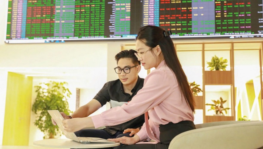 Thị trường chứng khoán nửa cuối năm: Phân hóa để tìm động lực tăng trưởng Thị trường chứng khoán nửa cuối năm: Phân hóa để tìm động lực tăng trưởng
