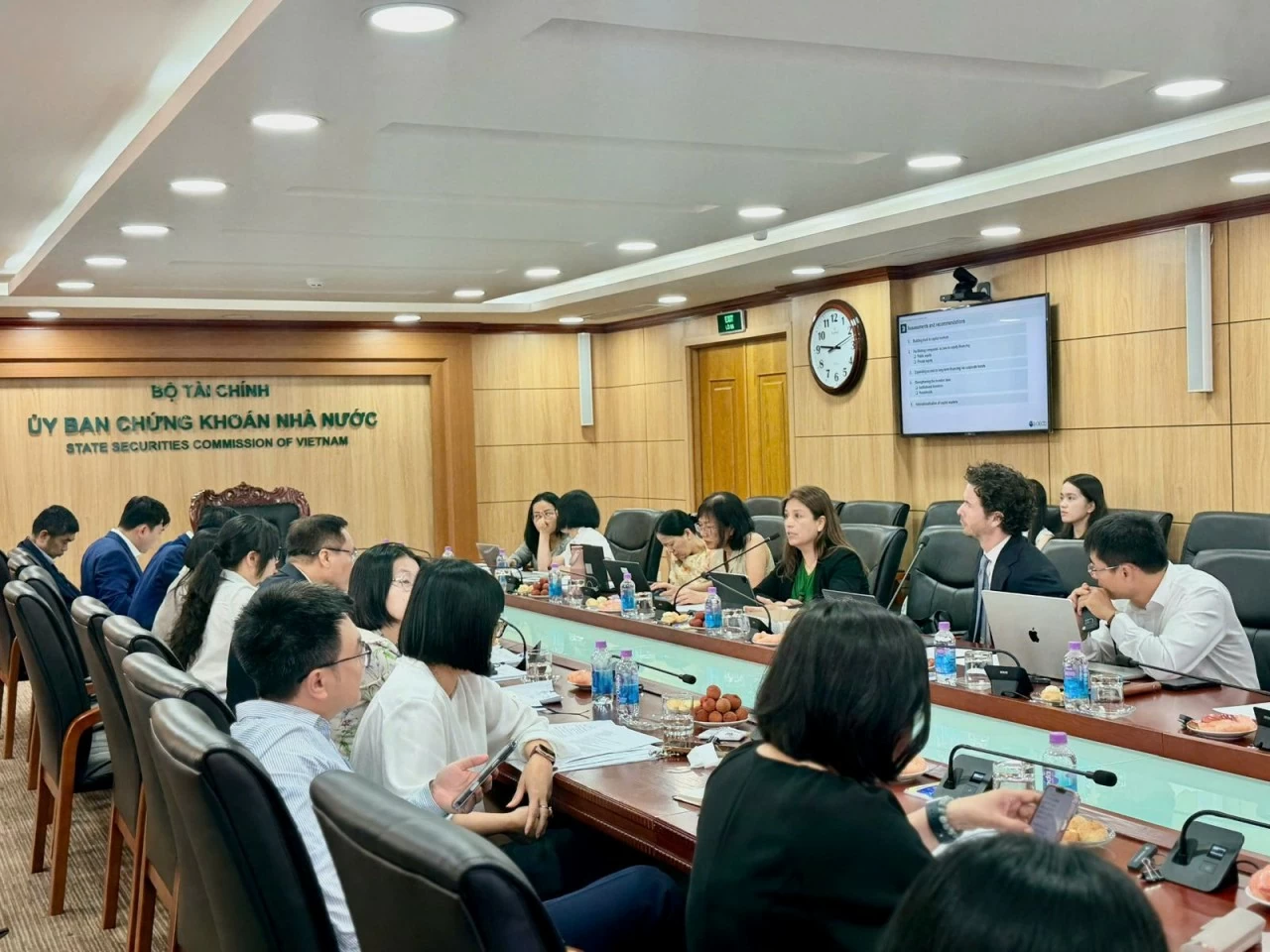 Ủy ban Chứng khoán Nhà nước góp ý hoàn thiện Báo cáo Đánh giá Thị trường vốn Việt Nam của OECD