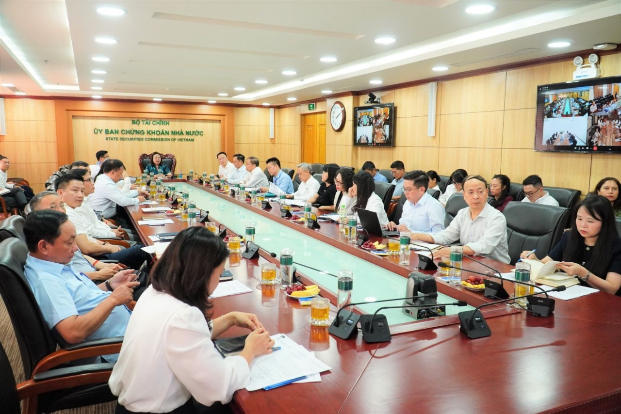 Hoàn thiện thể chế, tạo nền tảng cho giai đoạn phát triển mới của thị trường chứng khoán Hoàn thiện thể chế, tạo nền tảng cho giai đoạn phát triển mới của thị trường chứng khoán