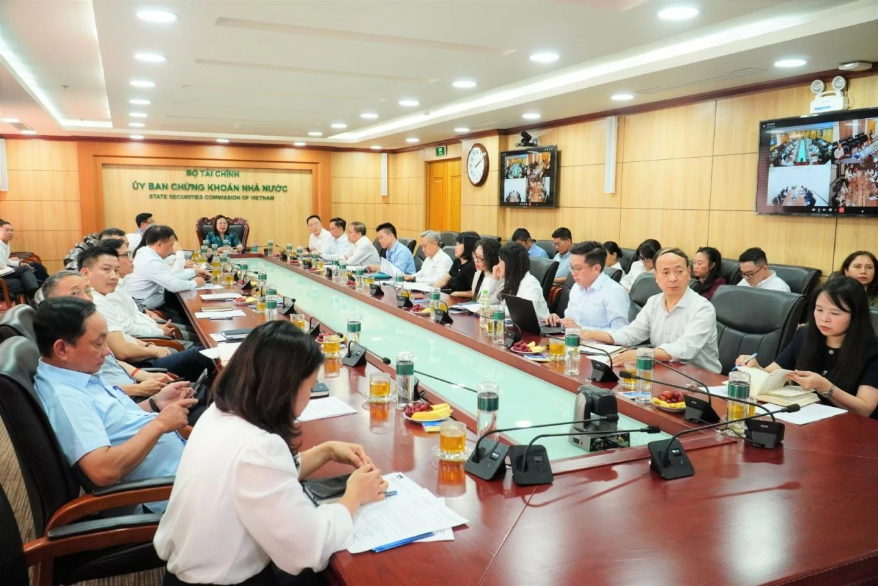 Hoàn thiện thể chế, tạo nền tảng cho giai đoạn phát triển mới của thị trường chứng khoán Hoàn thiện thể chế, tạo nền tảng cho giai đoạn phát triển mới của thị trường chứng khoán