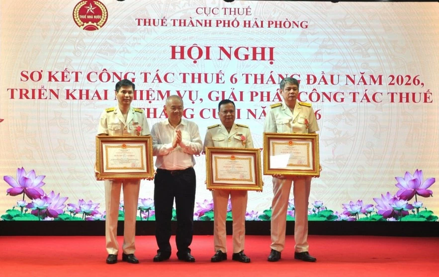 Thuế TP. Hải Phòng: thực hiện đồng bộ các giải pháp, thu ngân sách vượt tiến độ Thuế TP. Hải Phòng: thực hiện đồng bộ các giải pháp, thu ngân sách vượt tiến độ