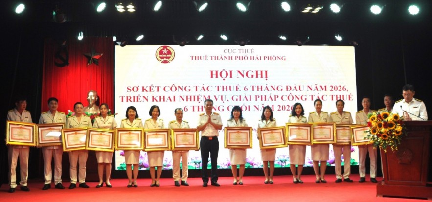 Thuế TP. Hải Phòng: thực hiện đồng bộ các giải pháp, thu ngân sách vượt tiến độ Thuế TP. Hải Phòng: thực hiện đồng bộ các giải pháp, thu ngân sách vượt tiến độ
