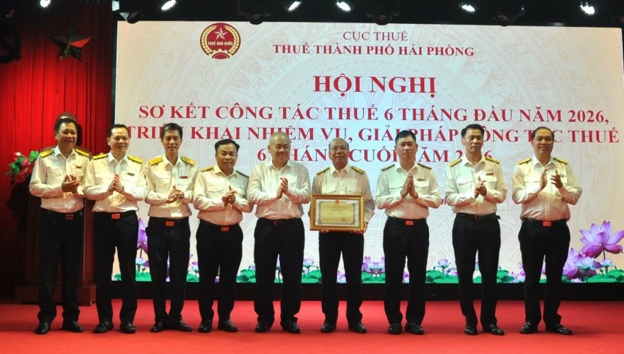 Thuế TP. Hải Phòng: thực hiện đồng bộ các giải pháp, thu ngân sách vượt tiến độ Thuế TP. Hải Phòng: thực hiện đồng bộ các giải pháp, thu ngân sách vượt tiến độ