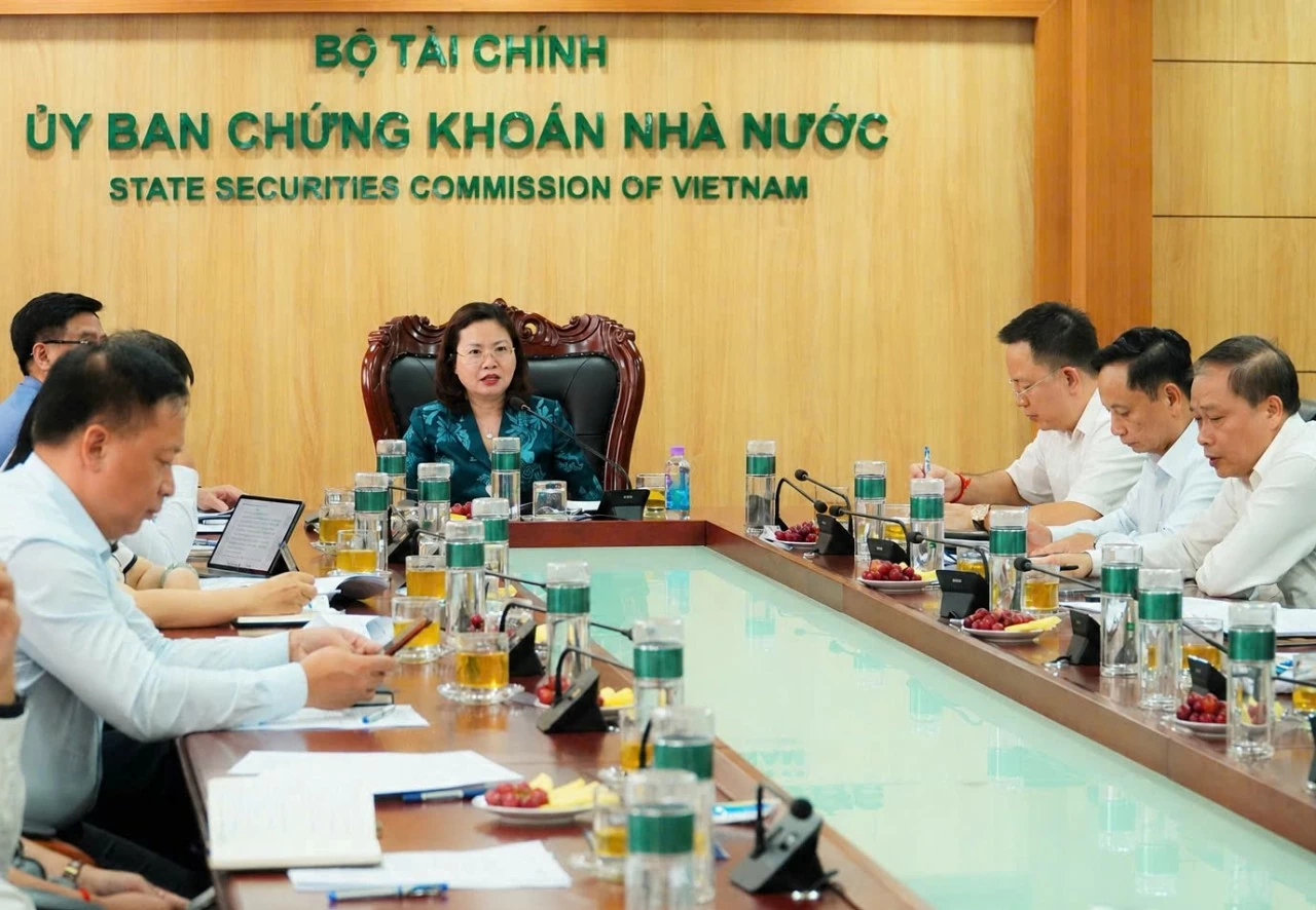 Hoàn thiện thể chế, tạo nền tảng cho giai đoạn phát triển mới của thị trường chứng khoán Hoàn thiện thể chế, tạo nền tảng cho giai đoạn phát triển mới của thị trường chứng khoán