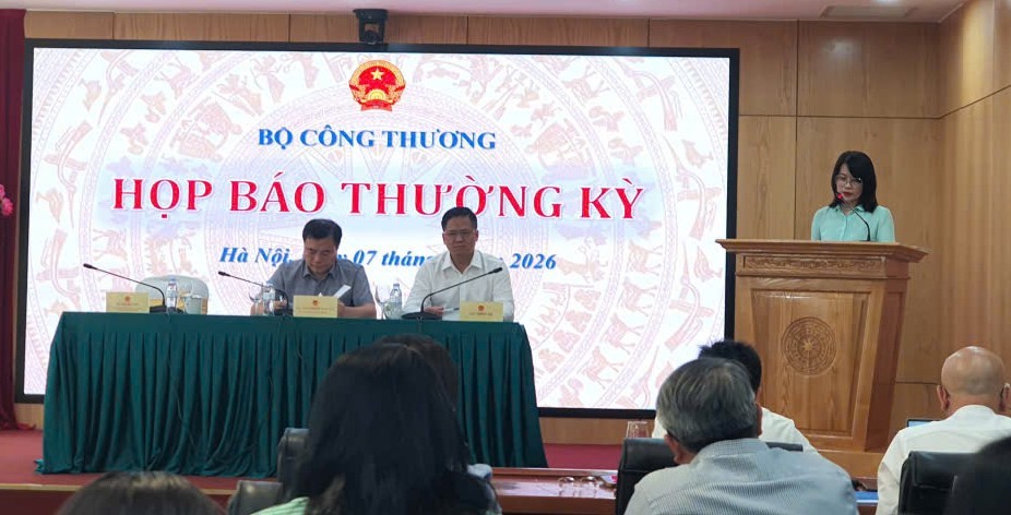 Xuất nhập khẩu gần 550 tỷ USD, ngành Công Thương tạo động lực tăng trưởng kinh tế Xuất nhập khẩu gần 550 tỷ USD, ngành Công Thương tạo động lực tăng trưởng kinh tế