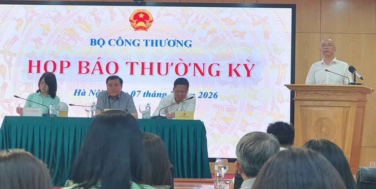 Xuất nhập khẩu gần 550 tỷ USD, ngành Công thương tạo động lực tăng trưởng kinh tế Xuất nhập khẩu gần 550 tỷ USD, ngành Công thương tạo động lực tăng trưởng kinh tế