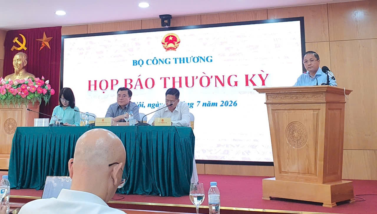 Sau hơn 1 tháng triển khai, xăng E10 phát huy hiệu quả bước đầu, chưa ghi nhận phản ánh tiêu cực Sau hơn 1 tháng triển khai, xăng E10 phát huy hiệu quả bước đầu, chưa ghi nhận phản ánh tiêu cực