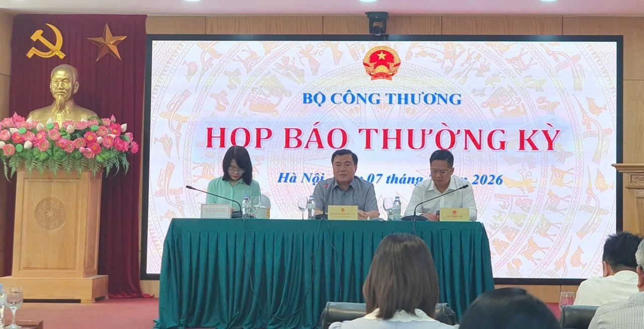 Chưa áp dụng giá điện sinh hoạt theo giờ cao điểm, tiền điện tháng 6 tăng do nắng nóng