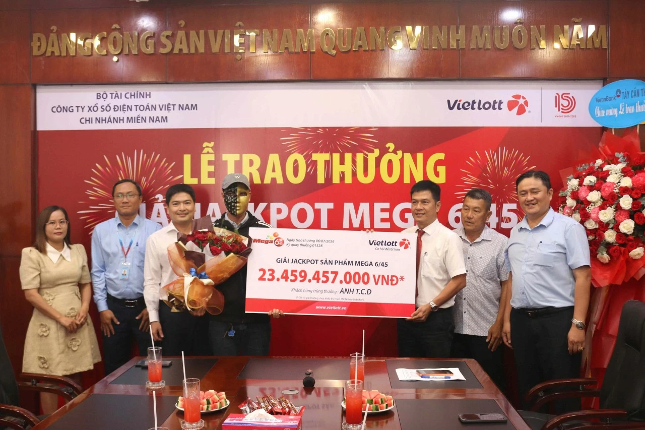 Mua vé từ người bán dạo, người đàn ông tại An Giang trúng vé số Vietlott hơn 23,4 tỷ đồng Mua vé từ người bán dạo, người đàn ông tại An Giang trúng vé số Vietlott hơn 23,4 tỷ đồng