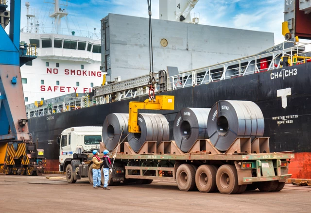 Hòa Phát sản xuất 7 triệu tấn thép trong nửa đầu năm 2026, tăng 36% so với cùng kỳ 2025 Hòa Phát sản xuất 7 triệu tấn thép trong nửa đầu năm 2026, tăng 36% so với cùng kỳ 2025