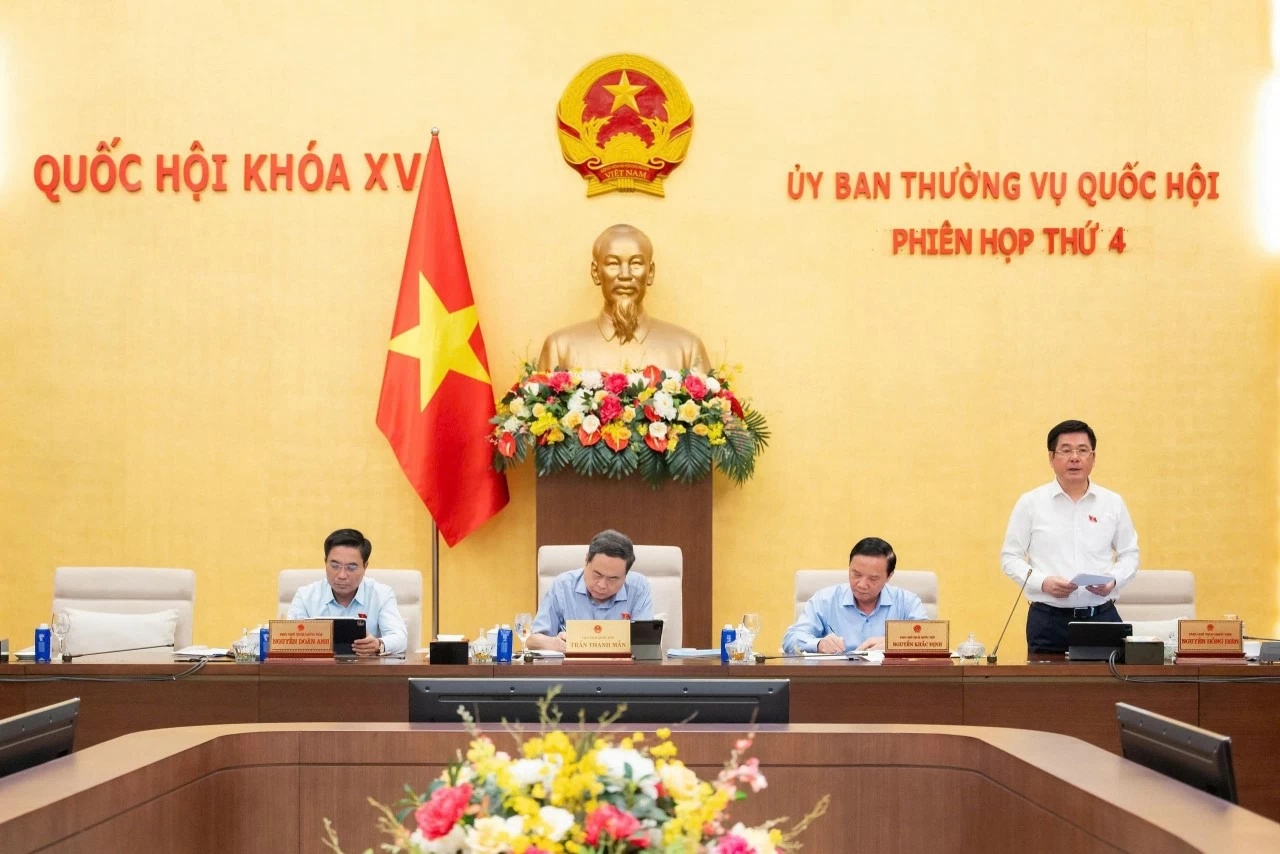 Thu hút đầu tư trong và ngoài nước cho thăm dò, khai thác dầu khí Thu hút đầu tư trong và ngoài nước cho thăm dò, khai thác dầu khí