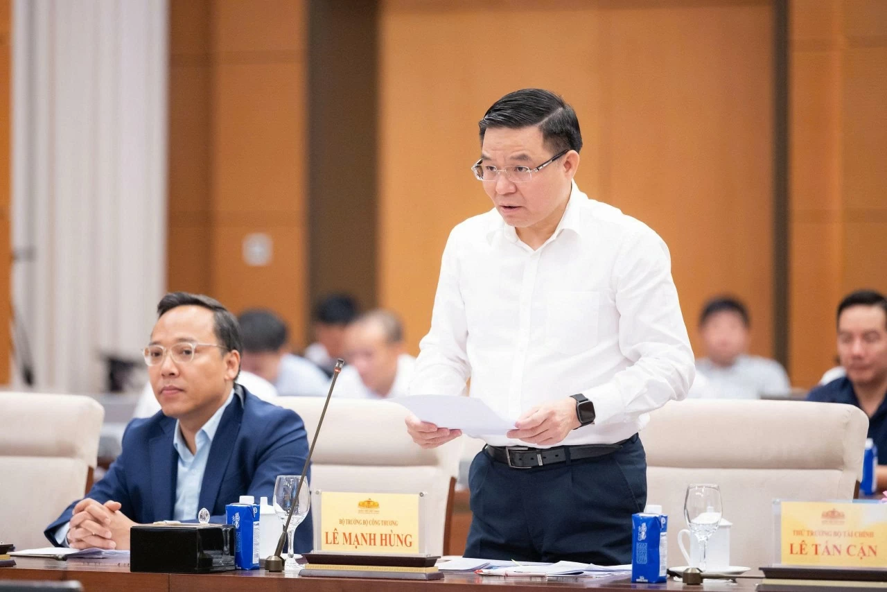 Thu hút đầu tư trong và ngoài nước cho thăm dò, khai thác dầu khí Thu hút đầu tư trong và ngoài nước cho thăm dò, khai thác dầu khí