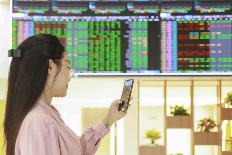 Hoàn thiện thể chế, tạo động lực mới cho thị trường chứng khoán Hoàn thiện thể chế, tạo động lực mới cho thị trường chứng khoán
