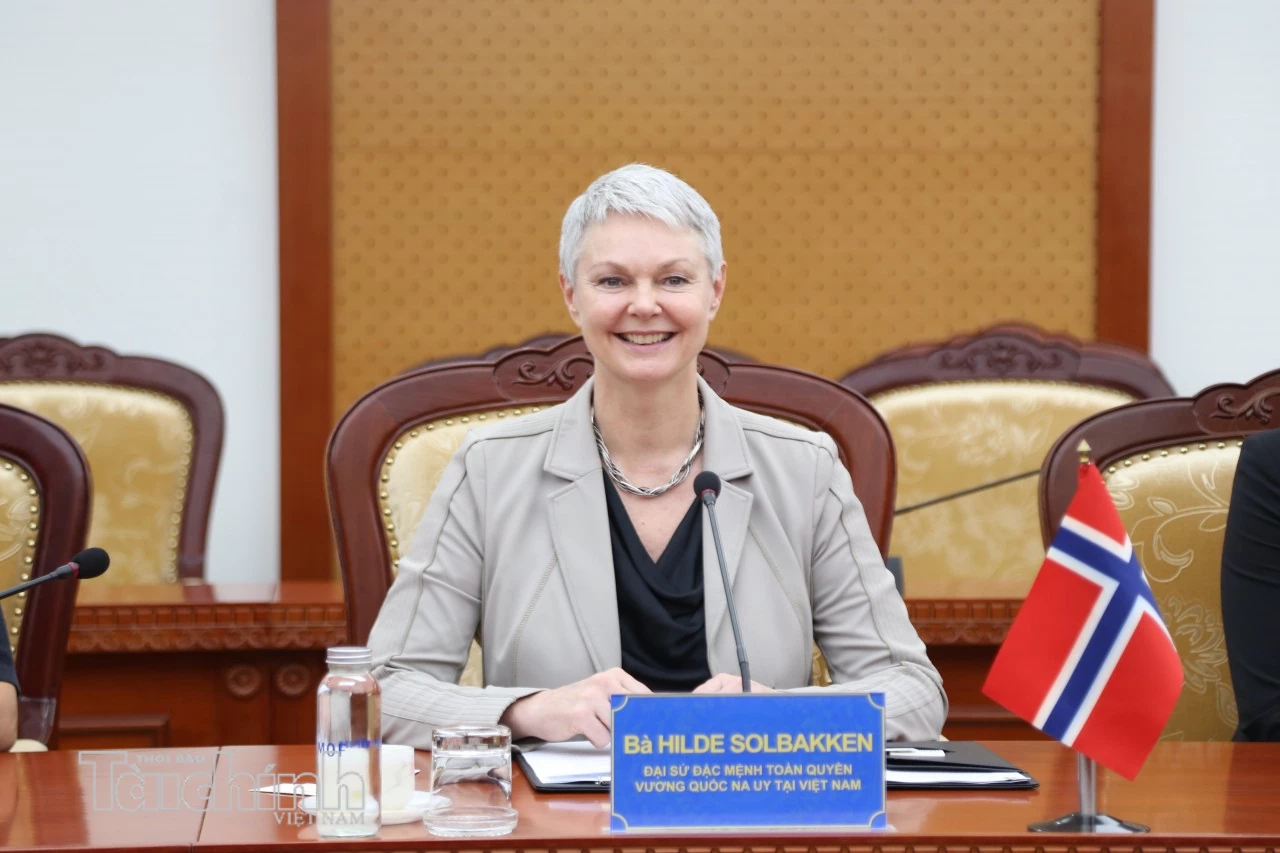 Thứ trưởng Trần Quốc Phương tiếp Đại sứ Nauy Hilde Solbakken nhân dịp Đại sứ kết thúc nhiệm kỳ tại Việt Nam Thứ trưởng Trần Quốc Phương tiếp Đại sứ Nauy Hilde Solbakken nhân dịp Đại sứ kết thúc nhiệm kỳ tại Việt Nam
