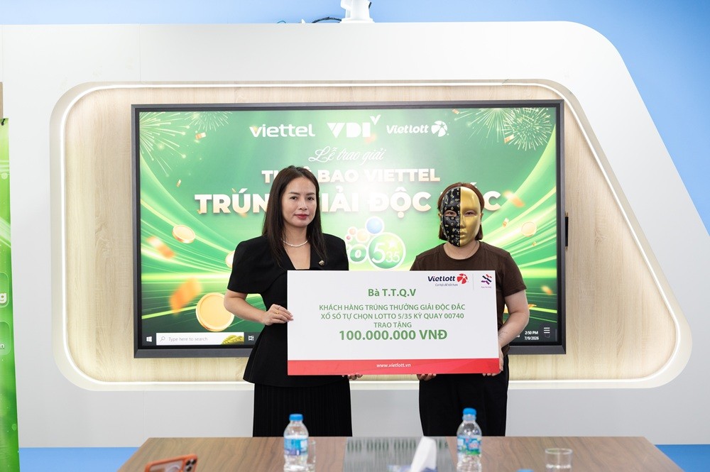 Lần đầu mua vé số trên Vietlott SMS, người phụ nữ tại Hưng Yên trúng giải độc đắc xổ số quay nhanh Lotto 5/35 hơn 6,6 tỷ đồng Lần đầu mua vé số trên Vietlott SMS, người phụ nữ tại Hưng Yên trúng giải độc đắc xổ số quay nhanh Lotto 5/35 hơn 6,6 tỷ đồng