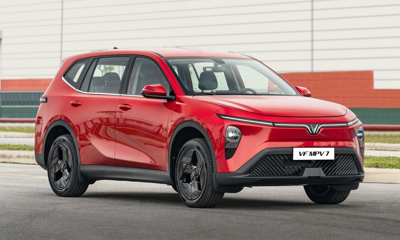 VinFast VF MPV 7 chinh phục gia đình Việt: Giá lăn bánh hơn 650 triệu đồng, đi đông vẫn rộng, chở đủ tải “không phải nghĩ”