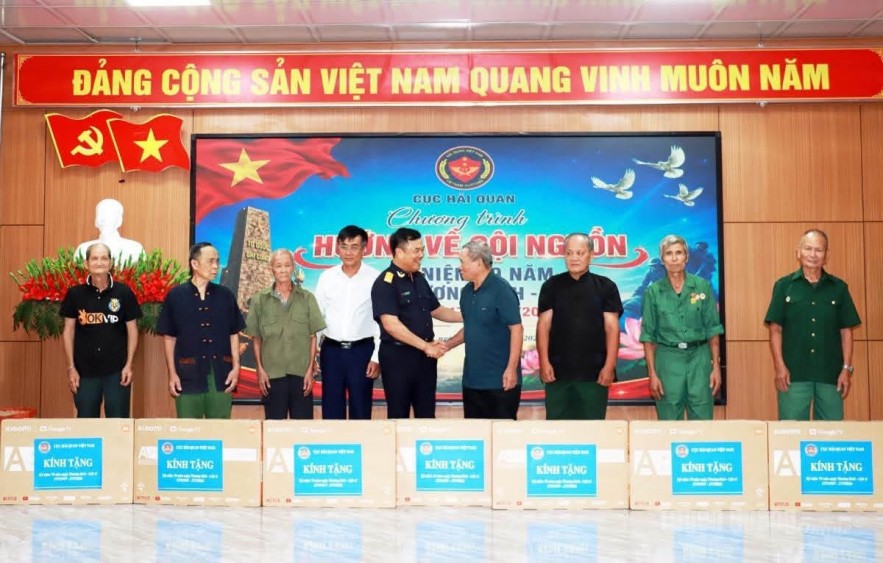 Hải quan Việt Nam tặng quà tri ân gia đình chính sách, người có công xã Thanh Thủy, Tuyên Quang Hải quan Việt Nam tặng quà tri ân gia đình chính sách, người có công xã Thanh Thủy, Tuyên Quang