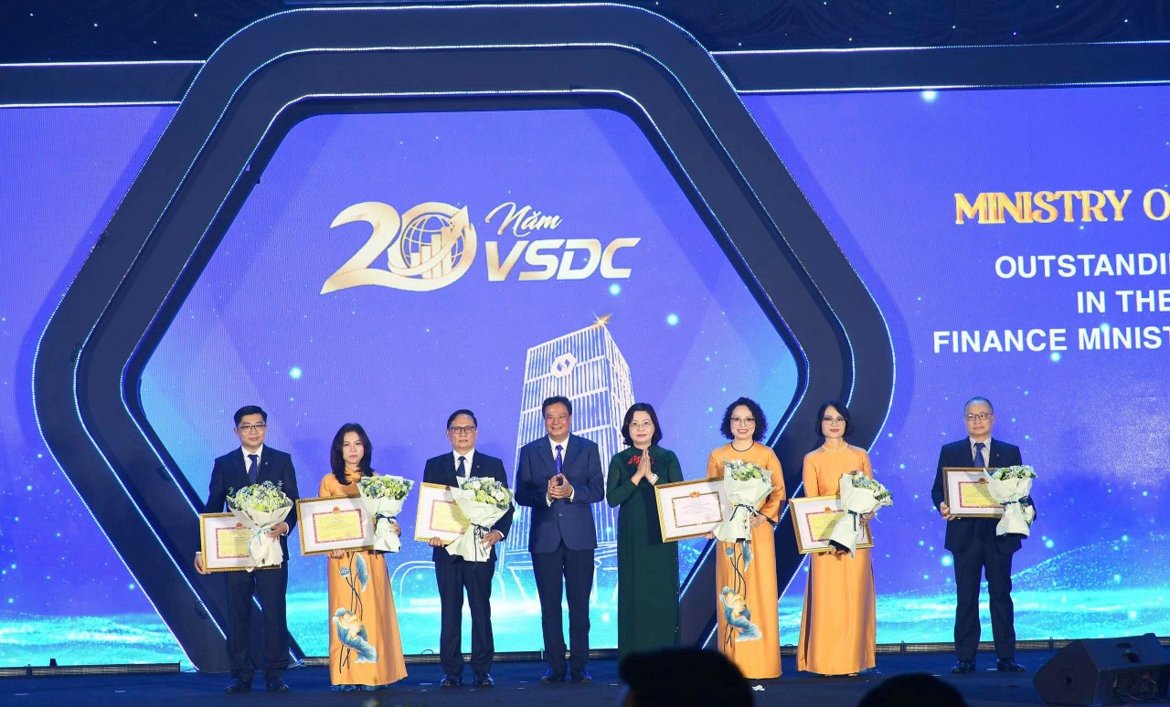 VSDC giữ vai trò thiết yếu và đóng góp quan trọng cho sự phát triển của thị trường chứng khoán VSDC giữ vai trò thiết yếu và đóng góp quan trọng cho sự phát triển của thị trường chứng khoán