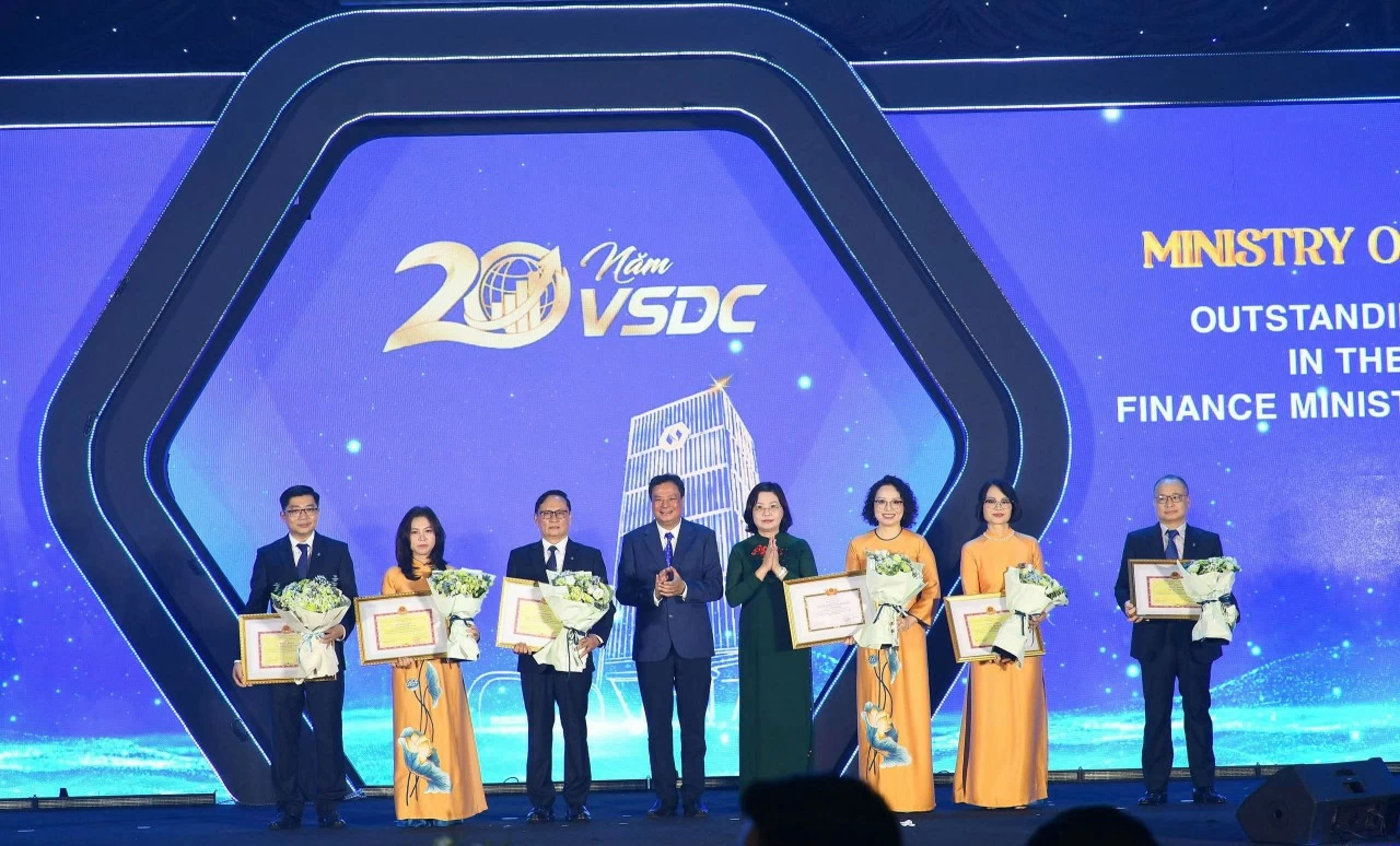 VSDC giữ vai trò thiết yếu và đóng góp quan trọng cho sự phát triển của thị trường chứng khoán VSDC giữ vai trò thiết yếu và đóng góp quan trọng cho sự phát triển của thị trường chứng khoán