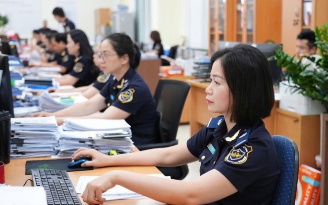 Lấy doanh nghiệp làm trung tâm để tạo động lực tăng trưởng