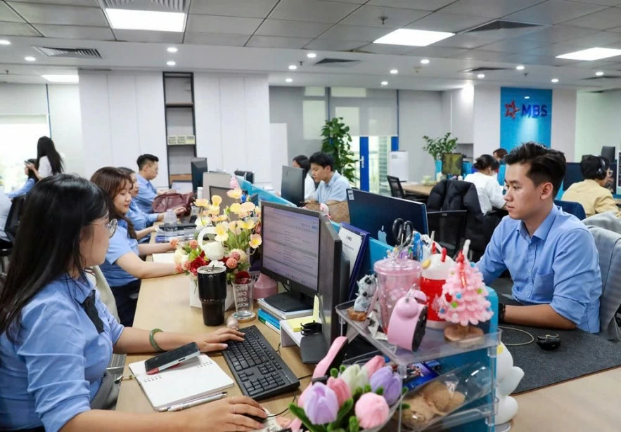Đào tạo nhân lực chất lượng cao  -  chìa khóa nâng chất thị trường chứng khoán