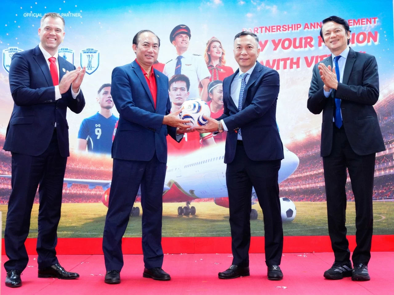 Vietjet và Ngân hàng số Vikki trở thành đơn vị đồng hành cùng ASEAN United FC