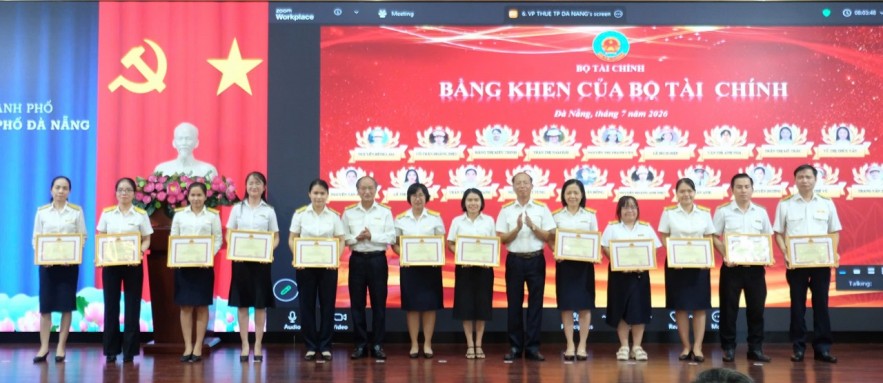 Thuế TP. Đà Nẵng thu ngân sách 6 tháng đạt hơn 48.000 tỷ đồng Thuế TP. Đà Nẵng thu ngân sách 6 tháng đạt hơn 48.000 tỷ đồng