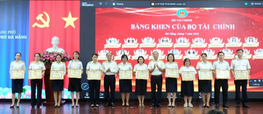 Thuế TP. Đà Nẵng thu ngân sách 6 tháng đạt hơn 48.000 tỷ đồng Thuế TP. Đà Nẵng thu ngân sách 6 tháng đạt hơn 48.000 tỷ đồng