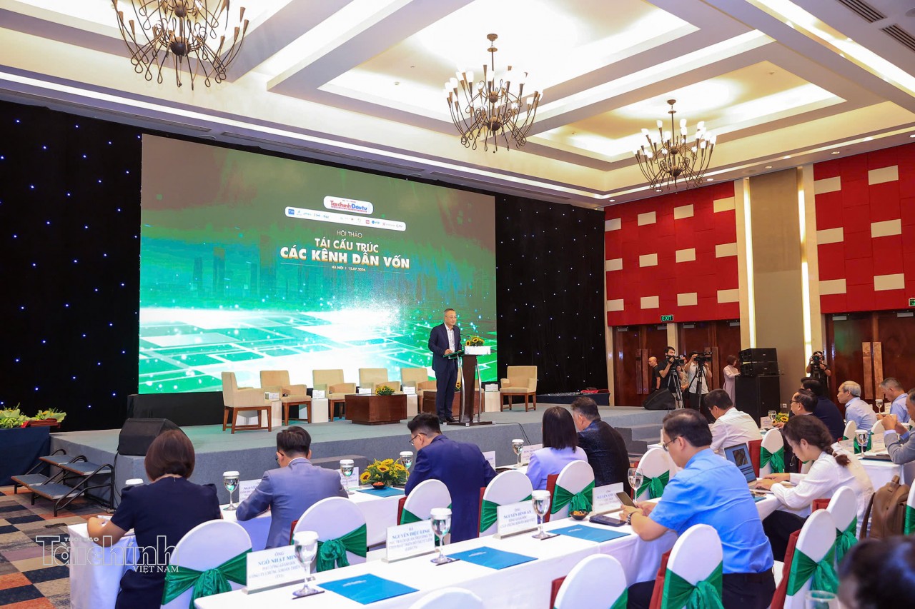 Thị trường chứng khoán cần phát huy mạnh hơn vai trò kênh dẫn vốn trung và dài hạn Thị trường chứng khoán cần phát huy mạnh hơn vai trò kênh dẫn vốn trung và dài hạn