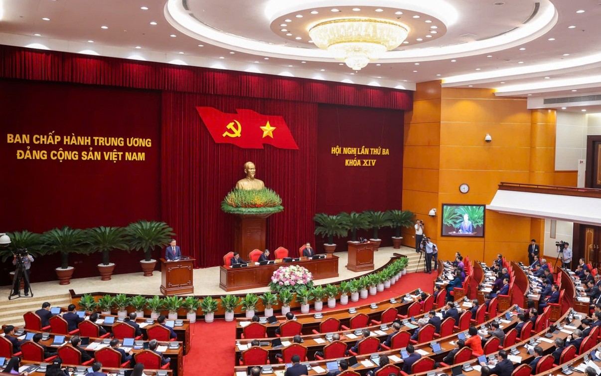 trung uong thao luan ve de an doi moi mo hinh phat trien viet nam