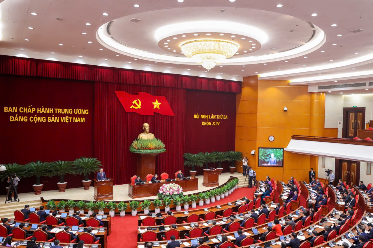 Thông cáo báo chí về ngày làm việc thứ nhất Hội nghị Trung ương 3 khoá XIV Thông cáo báo chí về ngày làm việc thứ nhất Hội nghị Trung ương 3 khoá XIV