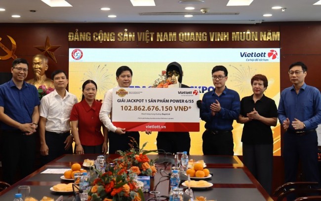 Người chơi Hàn Quốc làm việc tại Bắc Ninh trúng xổ số tự chọn Power 6/55 của Vietlott hơn 102 tỷ đồng