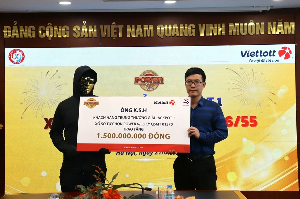 Ông K.S.H trao tặng 1,5 tỷ đồng để thực hiện các hoạt động an sinh xã hội  thông qua Quỹ Tâm Tài Việt